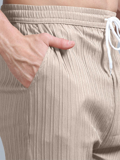 Close-up beige shorts with pocket and drawstring